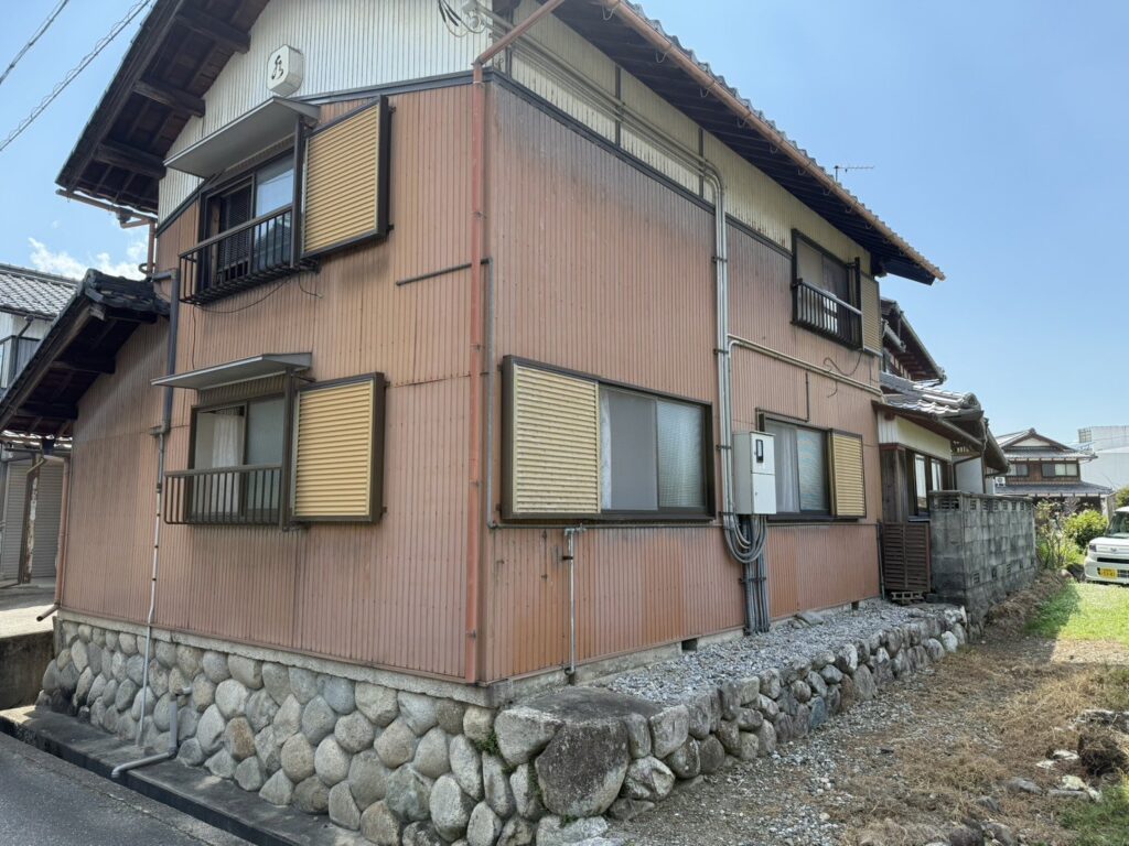 解体前の木造2階建て住宅