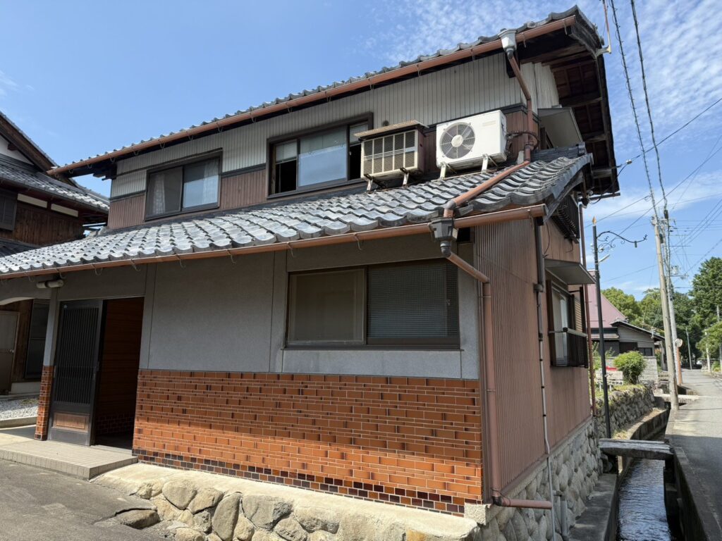 解体前の木造2階建て住宅